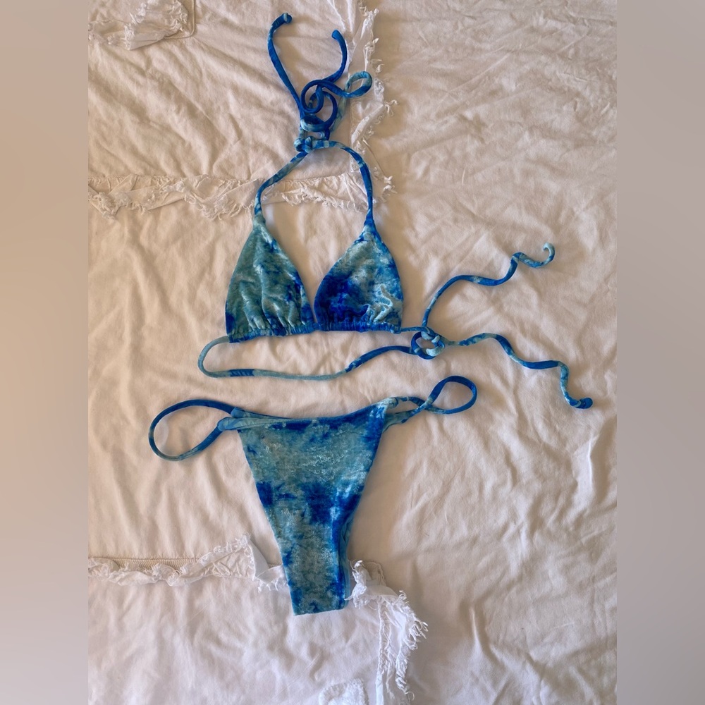 Frankie’s Bikinis Blue Tie Dye Velvet Set Gem